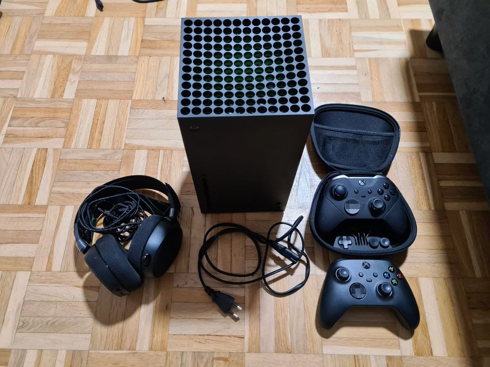 Xbox Series X inklusive 2 Controllern und Headset Kaufen auf Ricardo