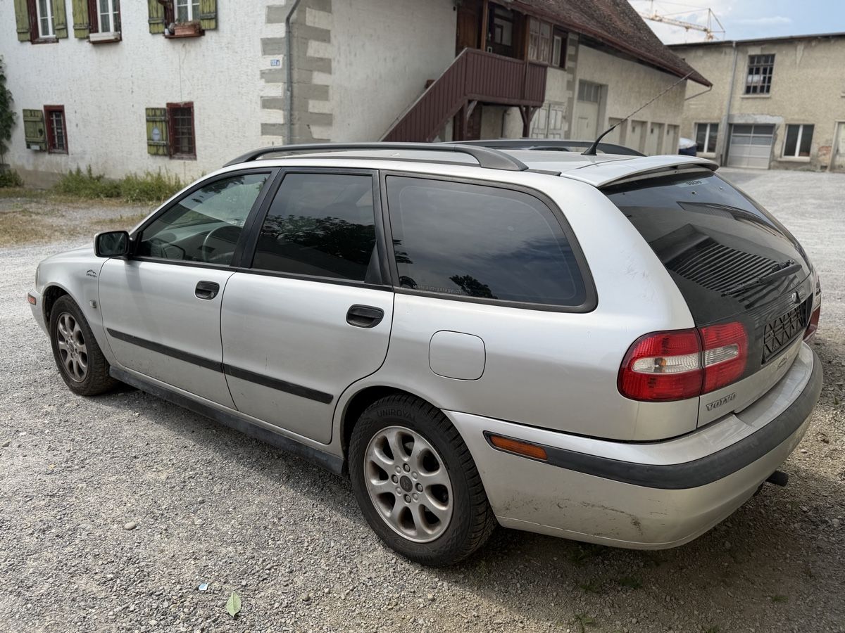 Volvo Autos: Volvo V40 2.0T – D'occasion à Oberaach par DJB21 2
