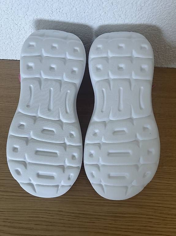 Chaussures femmes: Adidas Schuhe Gr.36, neuwertig  – D'occasion à Bern par DavorinM 3