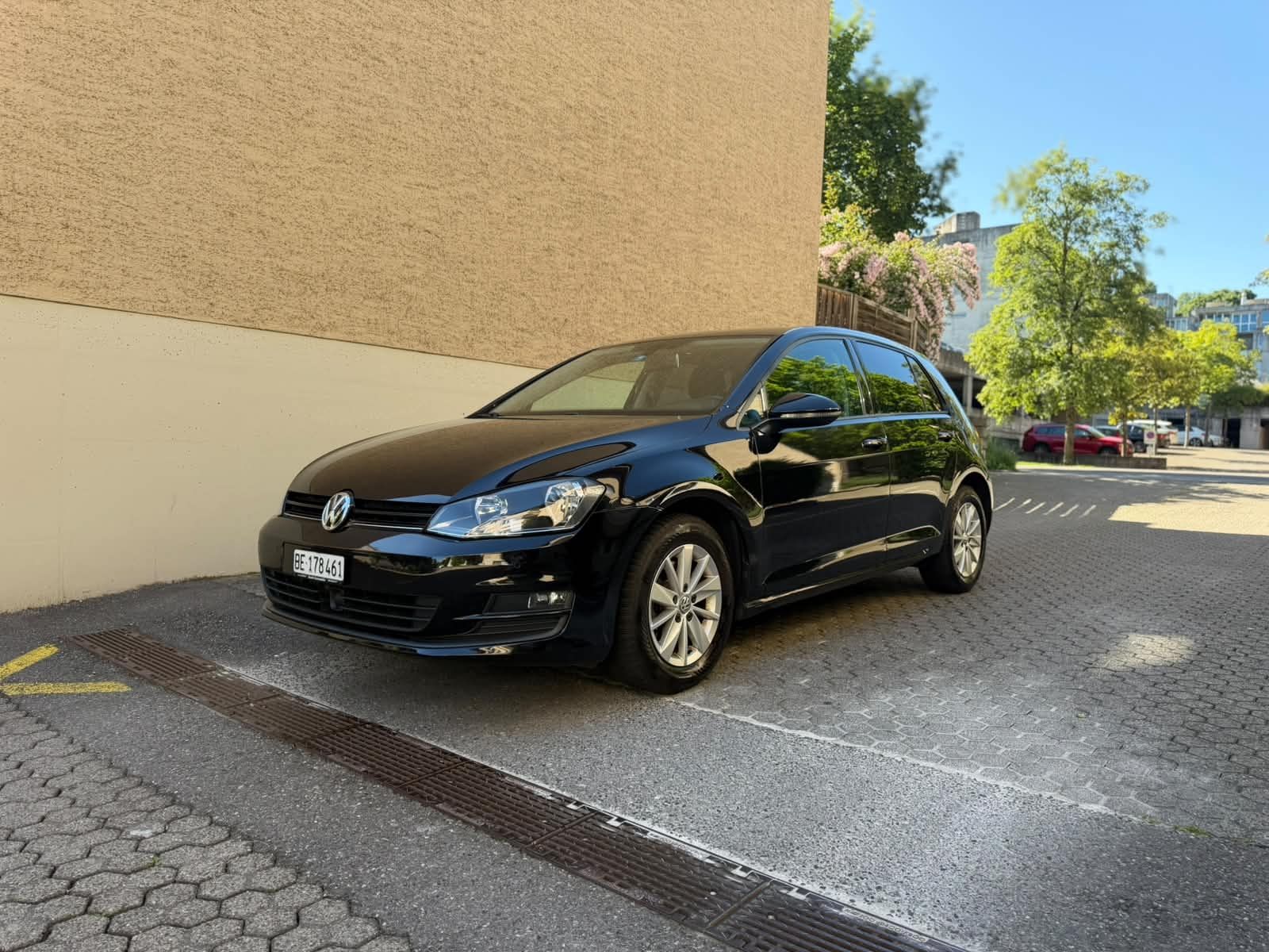 VW Automobili: Vw Golf 7 1.2 Schaltgetriebe  – Usato da Moosseedorf venduto da R.ismailji