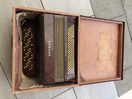 Akkordeon HOHNER SIRENA VII mit Koffer (Estrichfund)