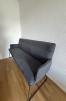 Sitzbank gepolstert grau mit Metallgestell gebraucht