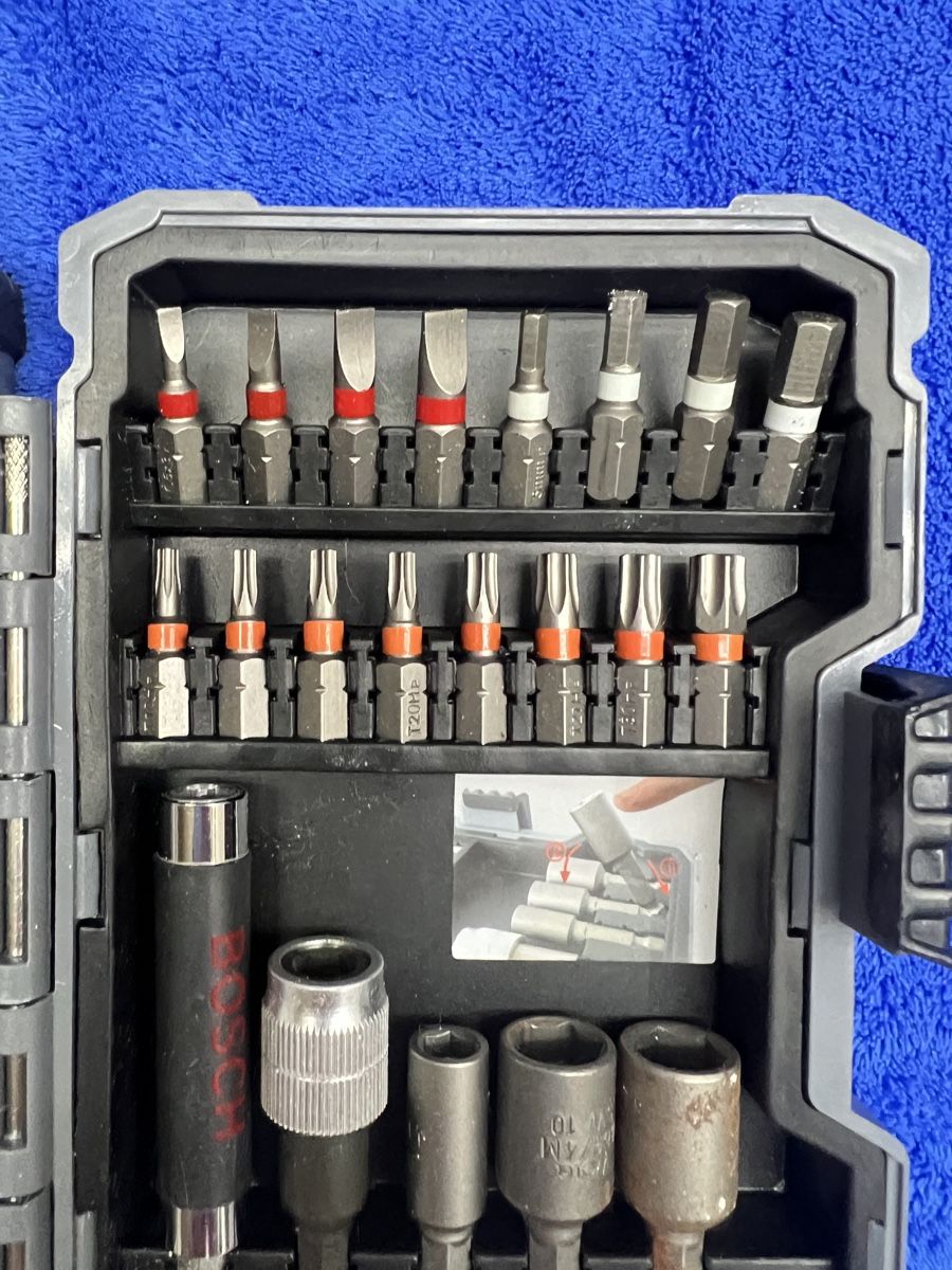 Bosch Tous les outils: Bosch Schrauberbit-Set, 46-teilig – D'occasion à Rotkreuz par Migu2012 3