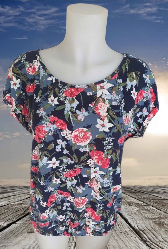 Tom Tailor T-shirt: Blumen Shirt Tom Tailer – Nuovo (secondo la descrizione) da Aarburg venduto da Hystoria