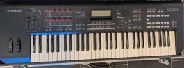 Yamaha MOXF6 Synthesizer & Hardcase