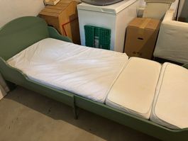 IKEA Kinderbett / Ausziehbett mit mitwachsender Matratze