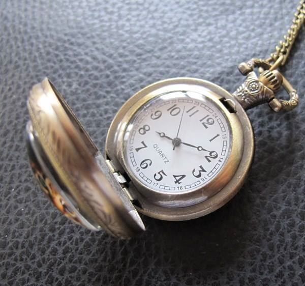 Uhren: Umhängeuhr Kompass-Motiv Steampunk – Neu (gemäss Beschreibung) aus Schwanden GL von UHRKNALL 2