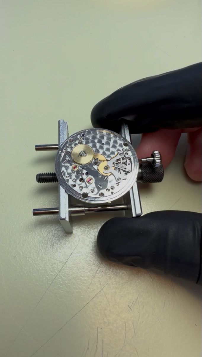 Rolex Montres: Rolex 1500 révisé avec certificat  – D'occasion à Cornol par swi_bv2w 8