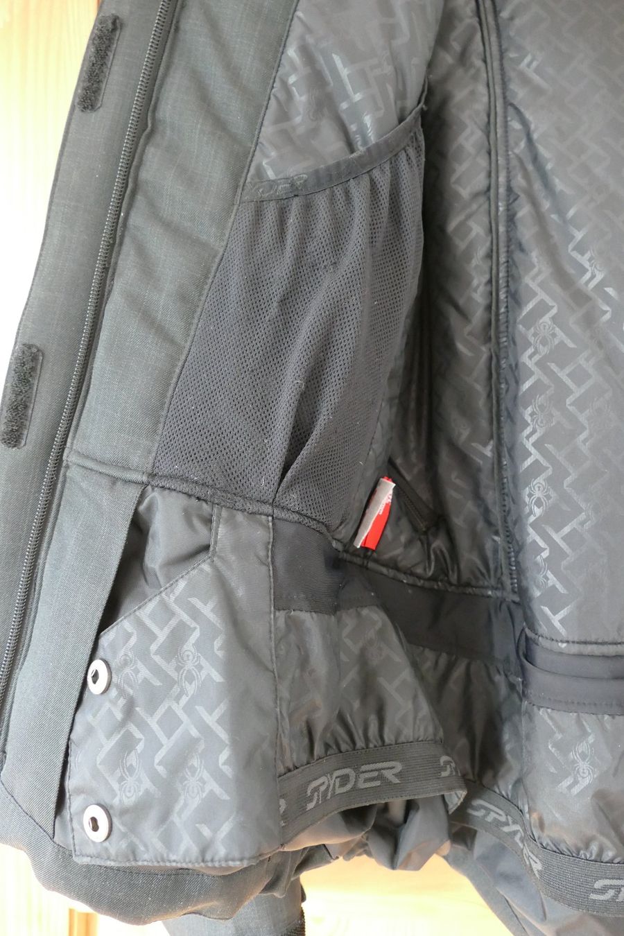 Spyder Jacken: Spyder Jacke Damen 38 – Gebraucht aus Ennenda von maro09 7