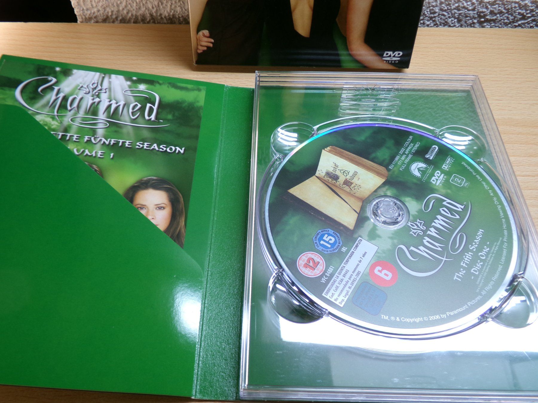 Tutti i DVDs: Charmed Staffel 5.1 – Usato da Hombrechtikon venduto da Maloev17 2