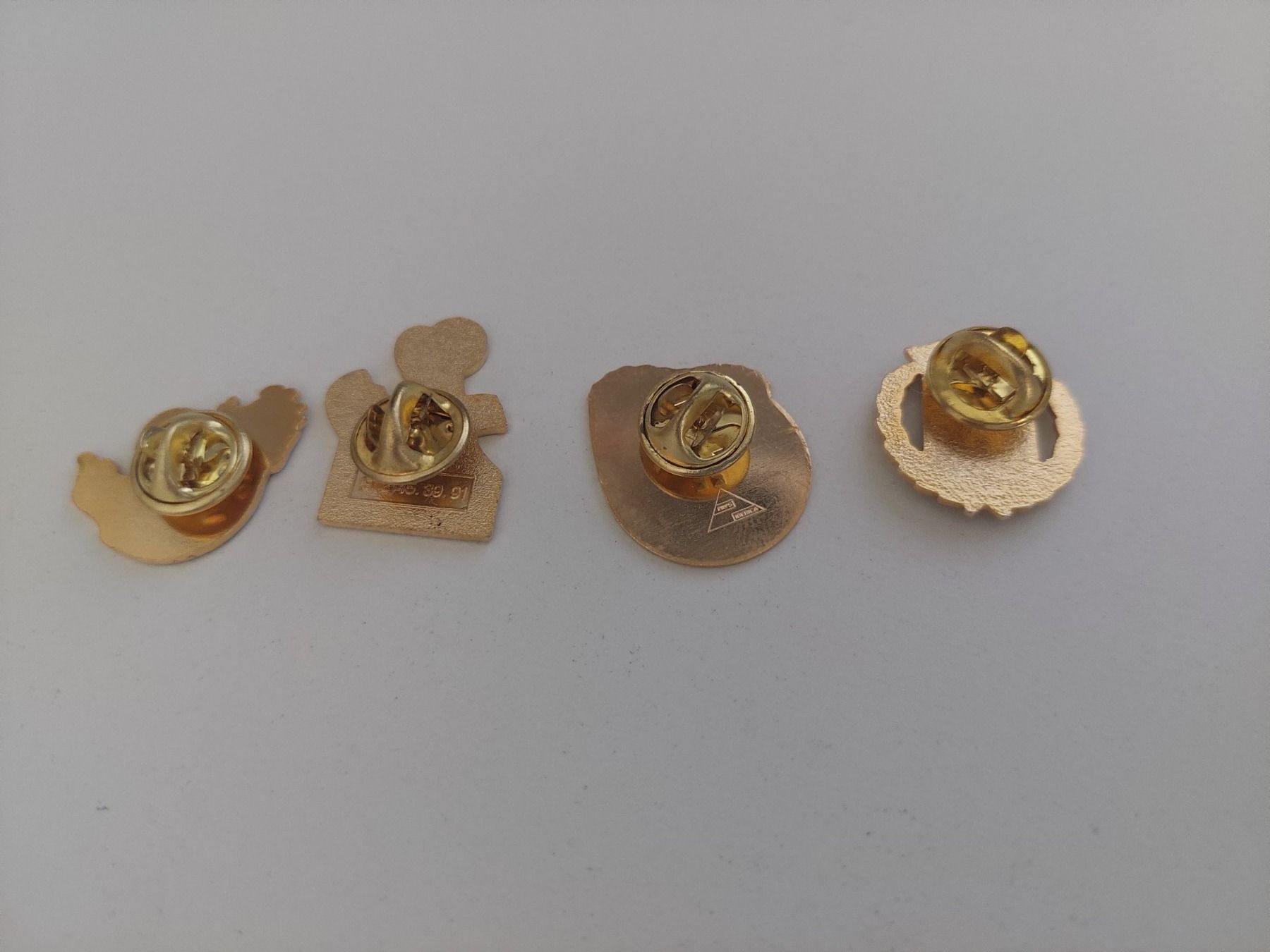 Placchette & Badge: 4 Pins Roses -  Costa Brava – Nuovo (secondo la descrizione) da Wil SG venduto da ram_c5j2 1