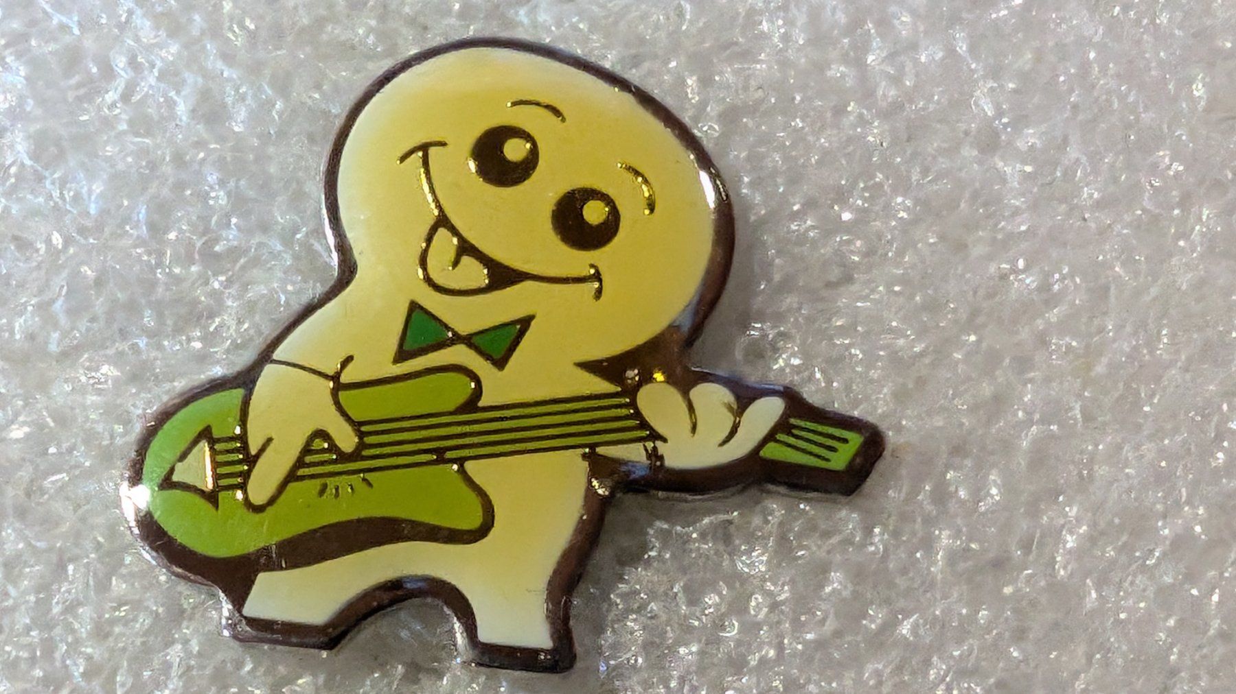 Placchette & Badge: Ansteckpin 212: Maga Bio – Usato da Oppligen venduto da Pin-Fall-Shop