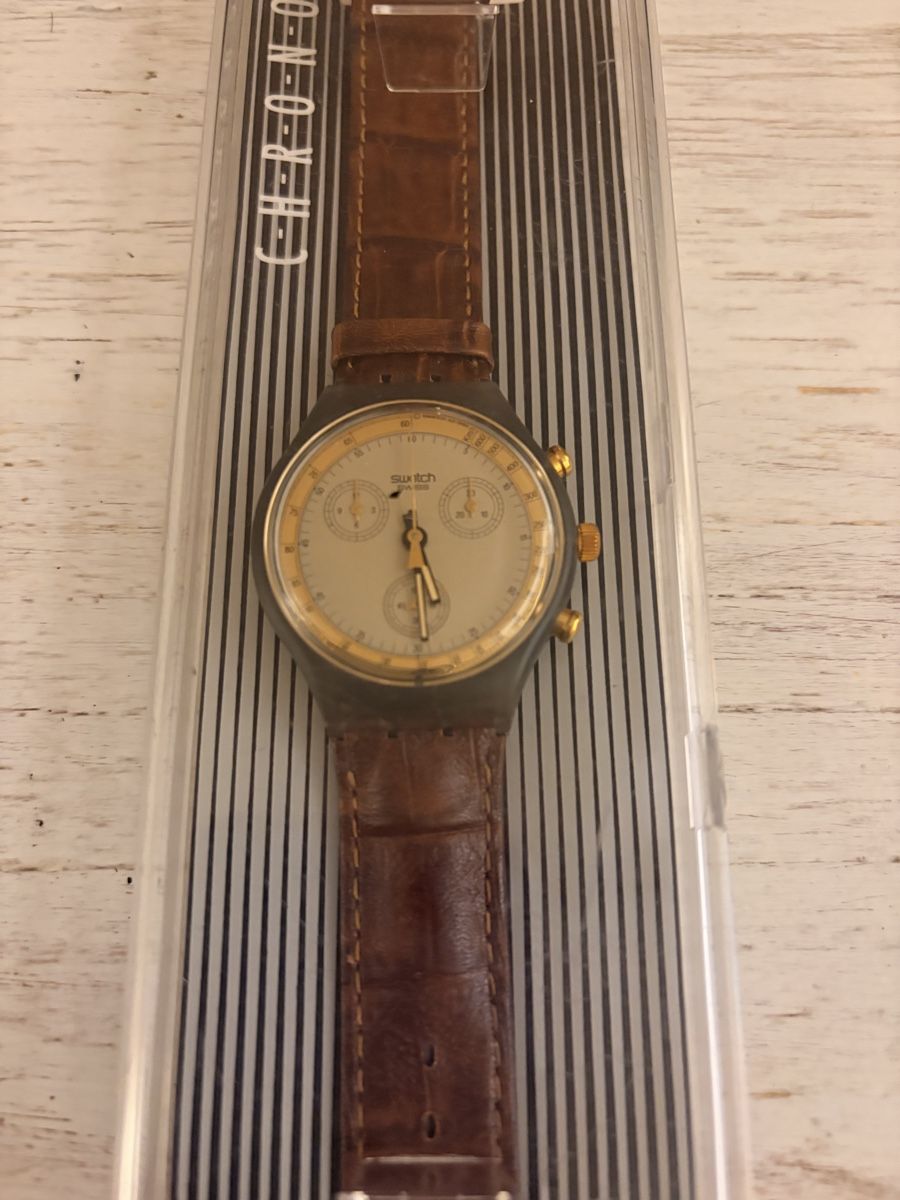 Swatch Orologi: SWATCH CHRONO GOLDFINGER - NEUWARE - KULT-CHRONO - ABSOLUTE – Nuovo e nell'imballaggio originale da Weiningen ZH venduto da mahagoni02