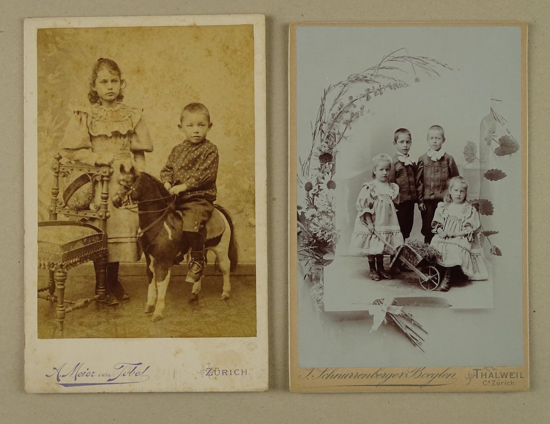 Posters & Illustrations: 2 KINDERFOTOS, CABINET-FORMAT UM 1900 – D'occasion à Grüningen par Kartensammler