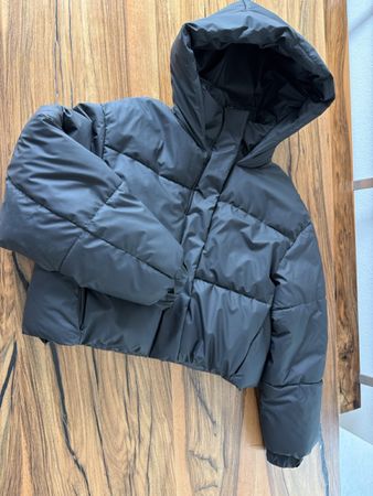 Damen Pufferjacke Zara Grösse M schwarz neuwertig