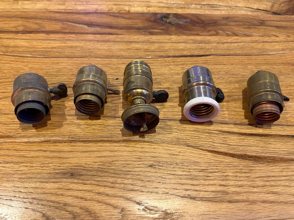 2 Douilles à Clé Anciennes En Laiton - Style Lampe Gras/Mazda/Bryant (fleur De Lys)