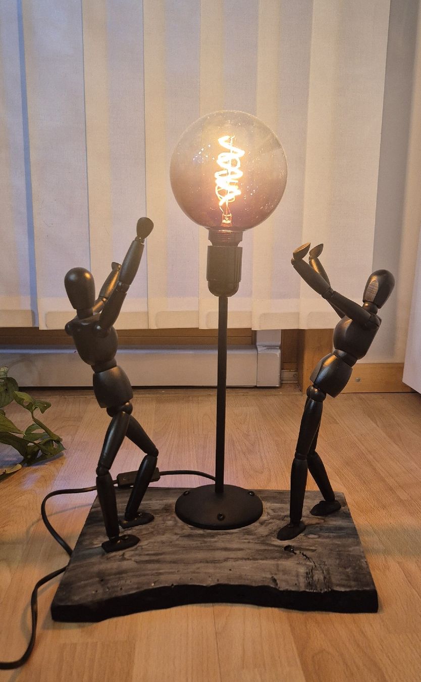 Lampen: Tisch Lampe mit Holz Figuren – Neu (gemäss Beschreibung) aus Moutier von Maria1704