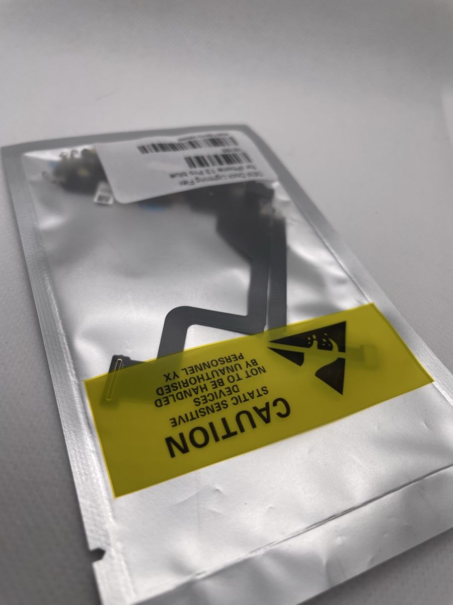 Apple Telefoni cellulari / Smartphones: :  : :: iPhone 13 Pro Dock connector OEM:: :  : – Nuovo e nell'imballaggio originale da Bouveret venduto da i_-Nova 1