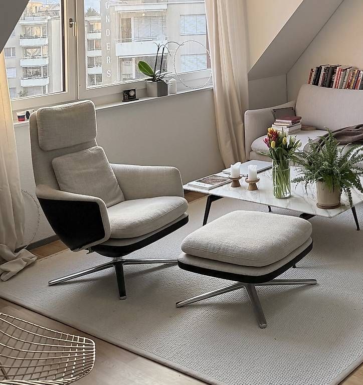 Vitra Poltrone: Vitra Grand Relax und Ottoman – Usato da Zürich venduto da dan_yj8p
