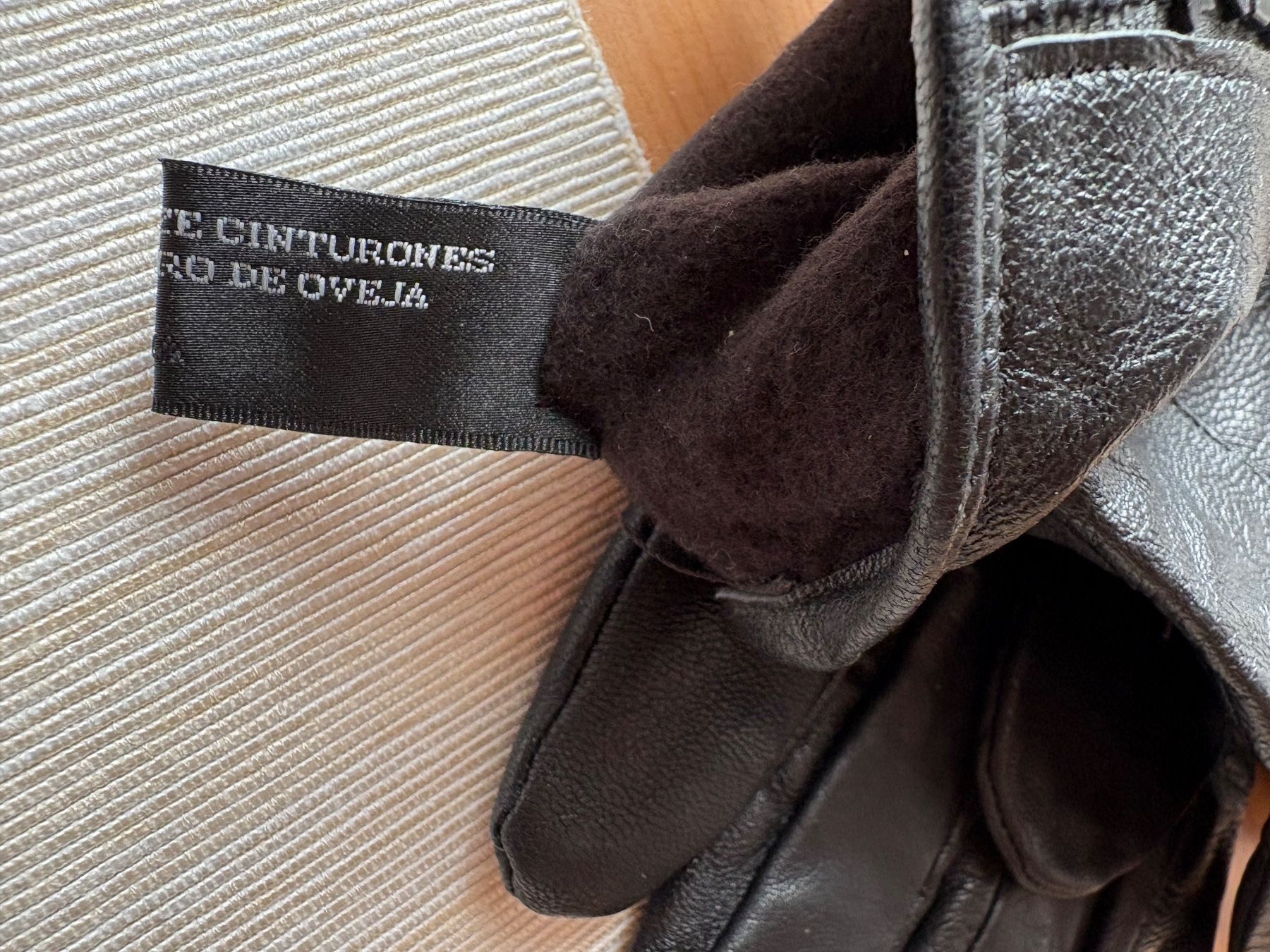Guanti & manicotti: Lammfell Handschuhe aus Chile – Usato da Chur venduto da smart.shopper 3