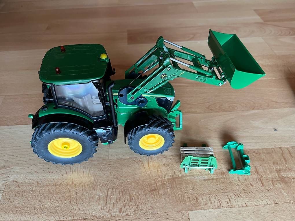 John Deere Tracteurs: Siku Control John Deere 7R mit Frontlader – Neuf (Voir description) à Montricher par Xenia111 3