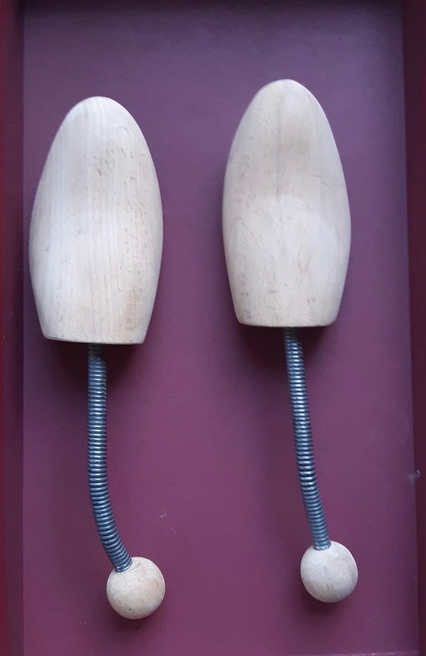 Chaussures hommes: Holzschuhspanner – D'occasion à Luzern par Sontru