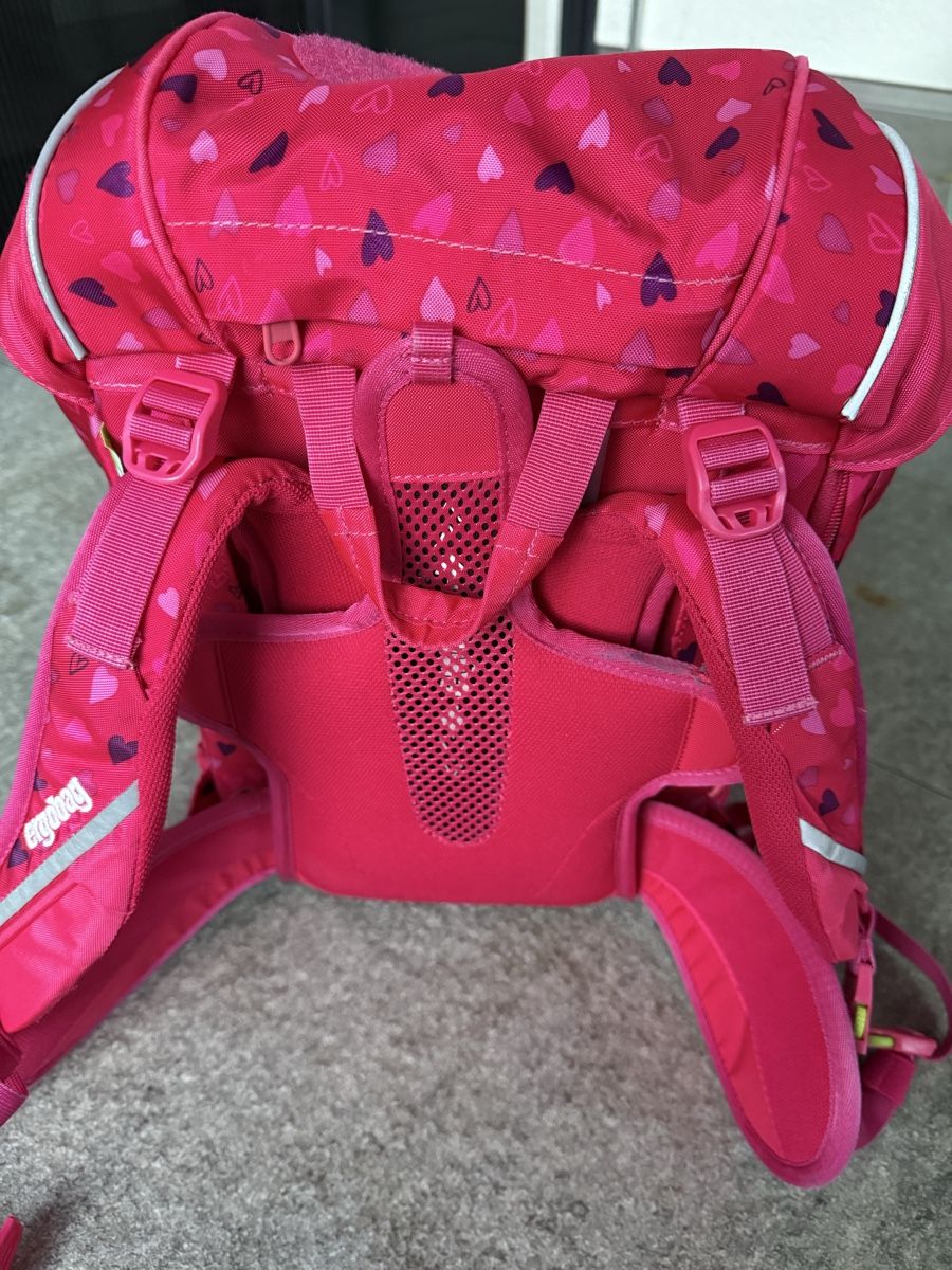 Ergobag Borse & Zaini: Ergobag Schulrucksack Set Mädchen Pink Hearts – Usato da Altbüron venduto da Schlofmoetzli 1