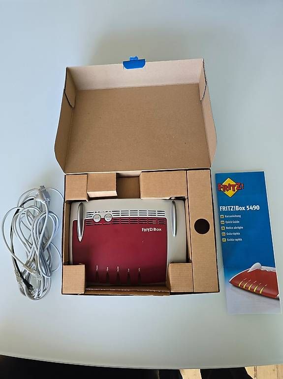 Fritz Modem & Router: Fritz!Box 5490 CH Glasfaser-Router mit Telefonkabeln – Usato da Thun venduto da Umd 1