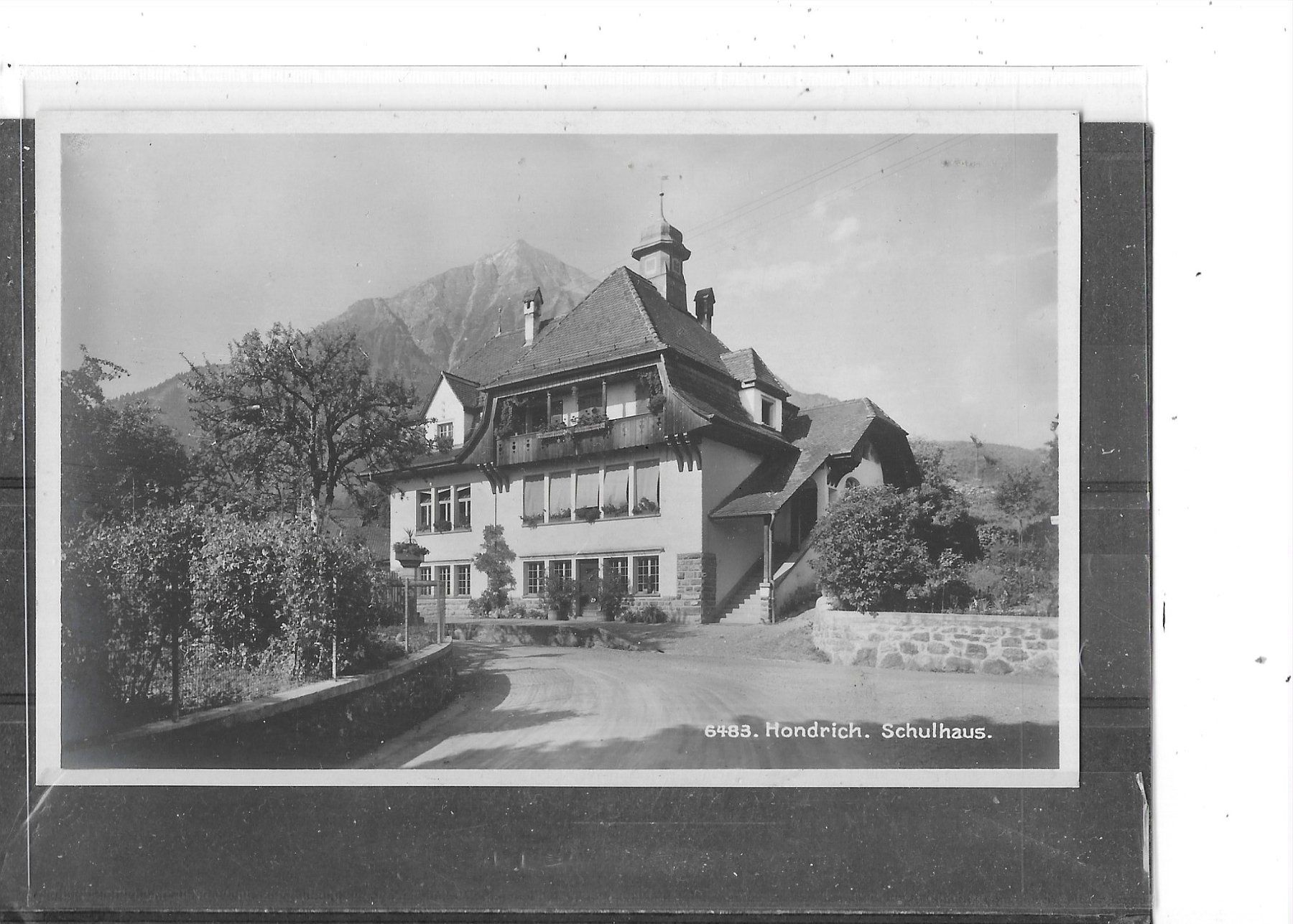 Cartoline postali: BE Hondrich Schulhaus – Usato da Schocherswil venduto da Wilare