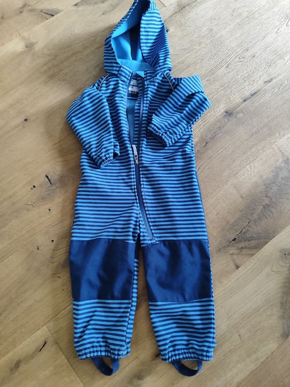 Completi: Softshell Anzug gestreift blau Grösse 86-92 – Usato da Murten venduto da NathalieBruderermlnb