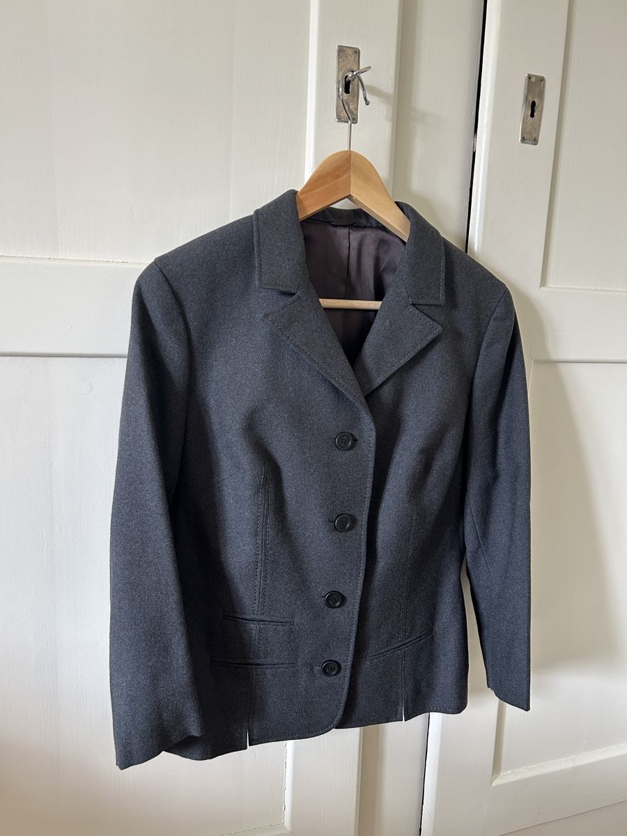 Jacken: Blazer / Jacke, dunkelgrau mit violett-grauem Futter – Gebraucht aus Bern von ellebasiH