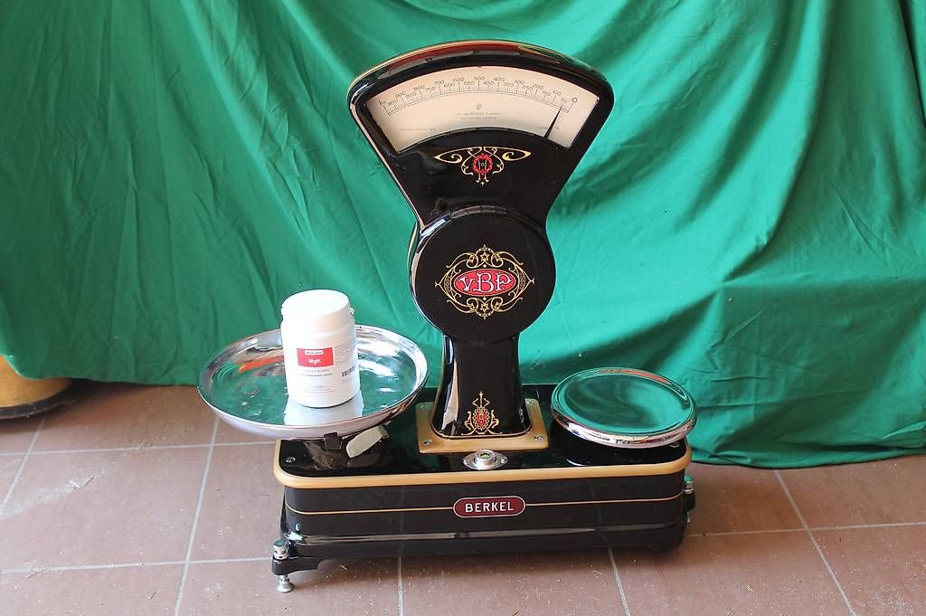 Bilance e pesi: Bilancia BERKEL modello A originale restaurata nera – Usato da Satigny venduto da macwood