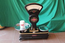 Bilancia BERKEL modello A originale restaurata nera