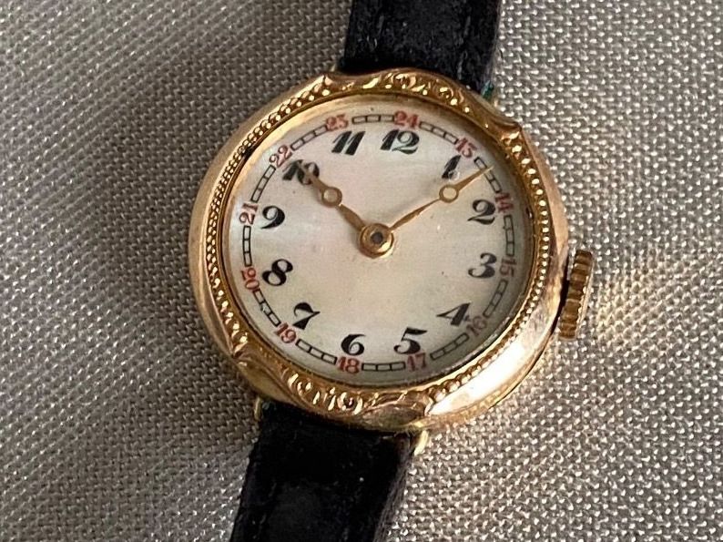 Montre Ancienne K.J. Plaqué Or 10 Microns - 30x19 Mm, Verre Fêlé, Ne Fonctionne Pas