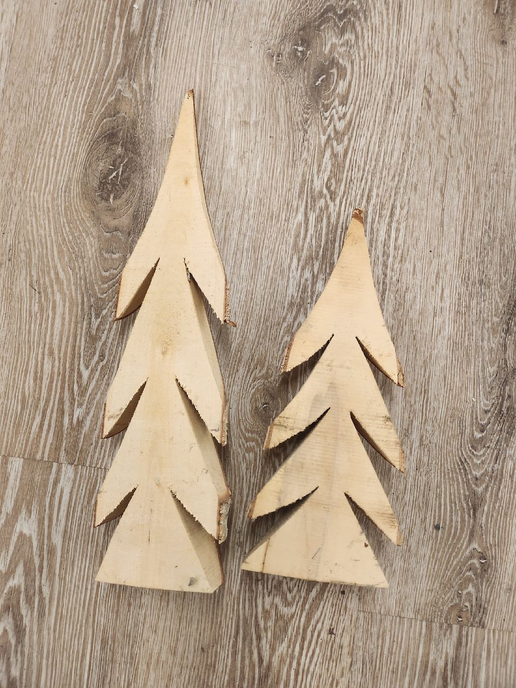Alle Dekorationen: Weihnachtsdeko Tannenbaum Birkenrinde 2er Set – Gebraucht aus Tuggen von Zweitechanceboutique 2