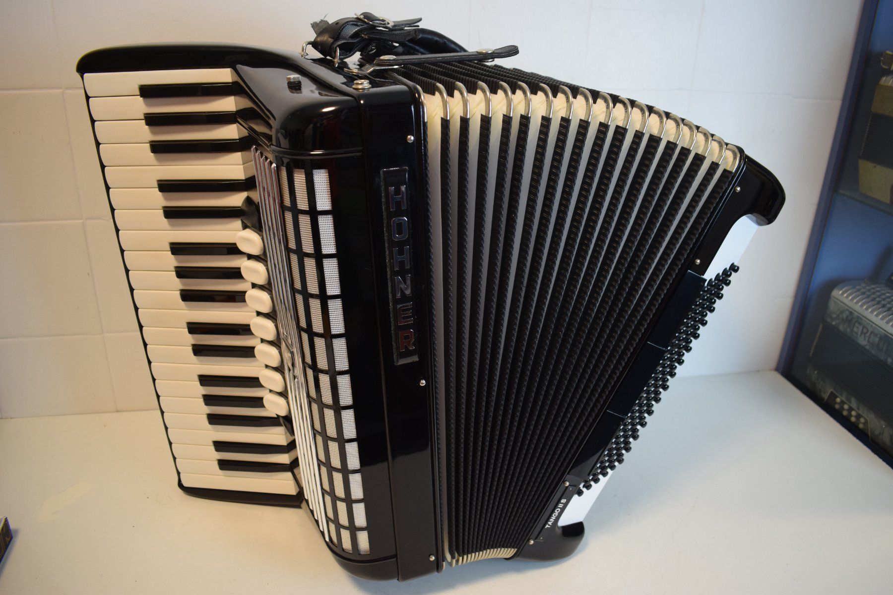 Hohner Musikinstrumente: Akkordeon chromatisch Hohner Tango II S – Gebraucht aus Zürich von baumusik 4