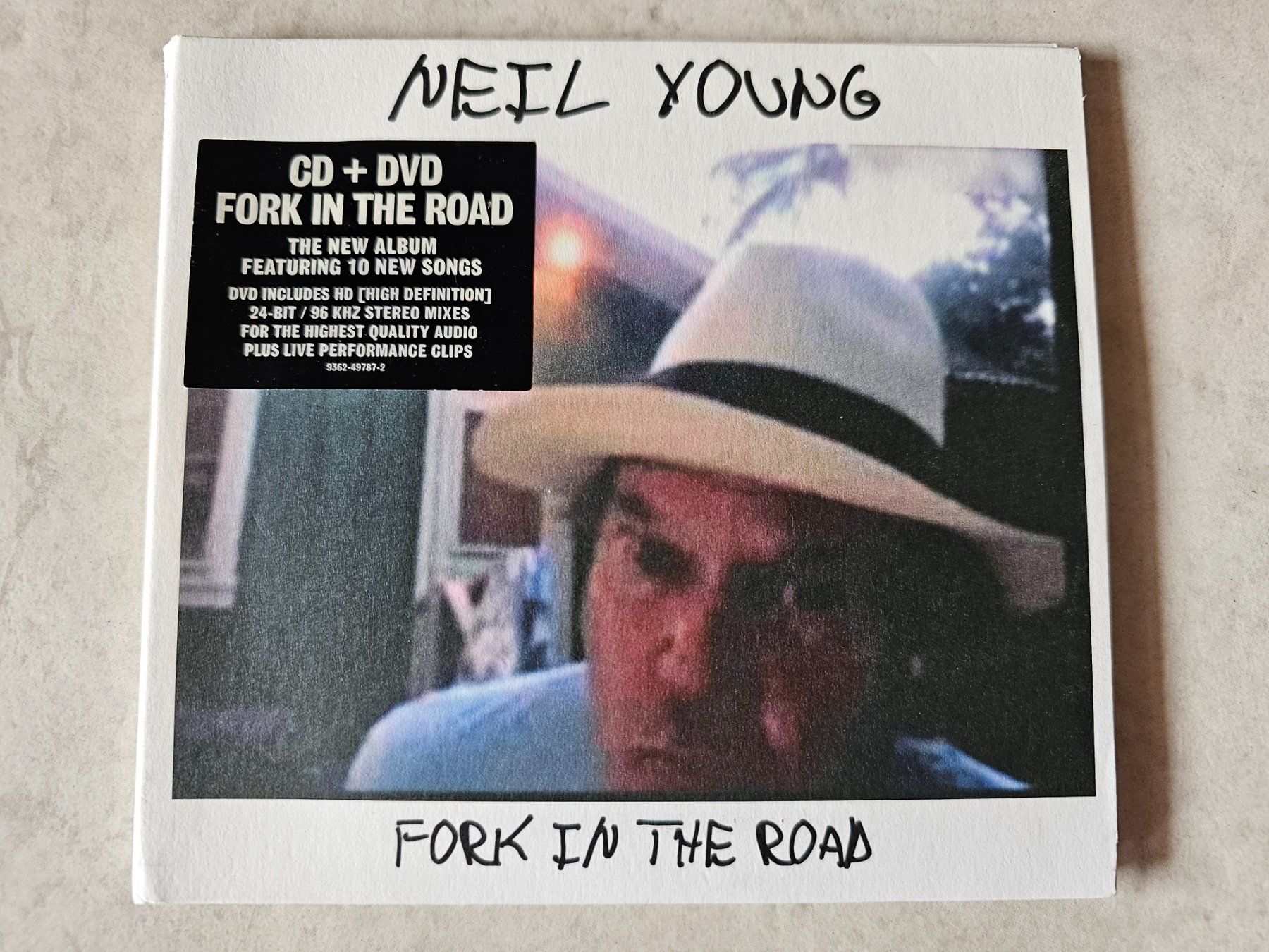 CDs: Neil Young  -  Fork In The Road – Gebraucht aus Schneisingen von