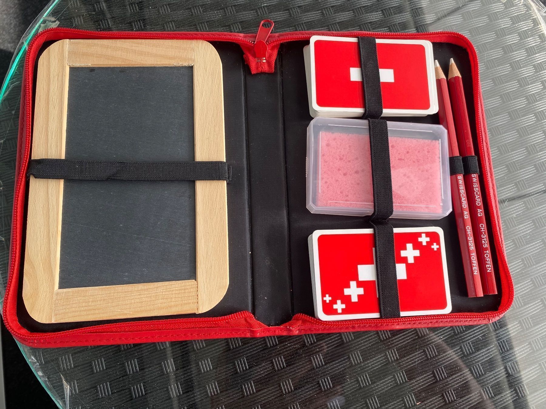 Giochi: Jassetui Rot Kunstleder mit Inhalt – Usato da St.Gallen venduto da bubo2008 5