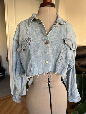 Cropped jeans jacket
