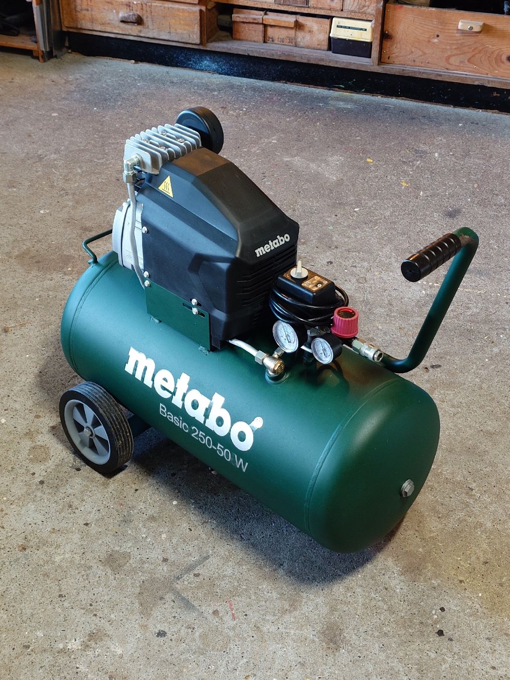 Metabo Kompressoren: Kompressor Metabo Basic 250-50 W - 50L – Gebraucht aus La Tanne von timizu