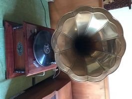 Gramophone Sound Master mit Schallplatten, guter Zustand