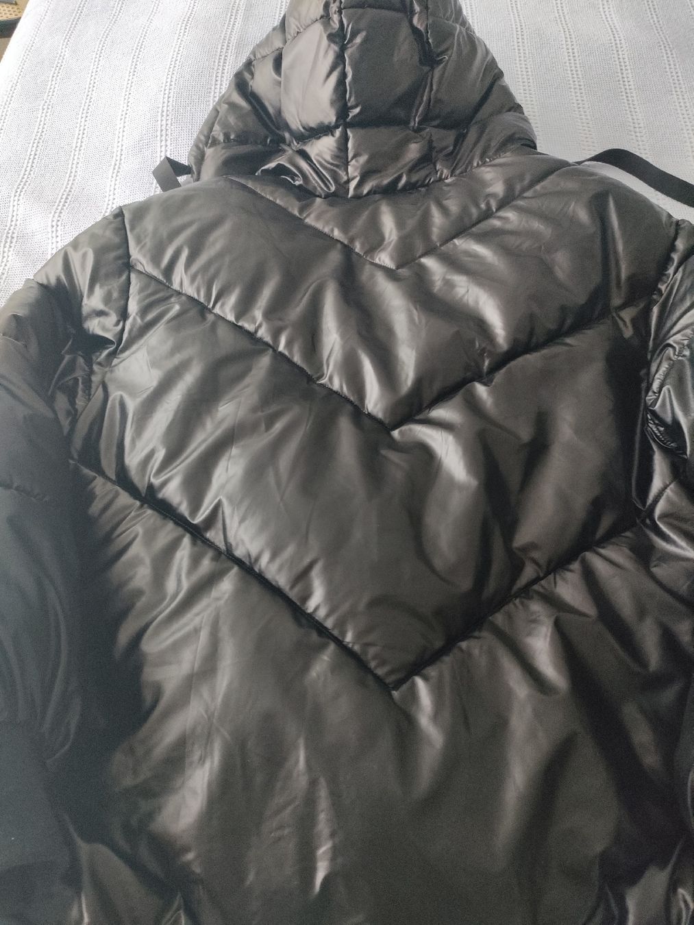 Giacche: Daunen Jacke mit Kapuze – Usato da Brugg AG venduto da Mashaba 5