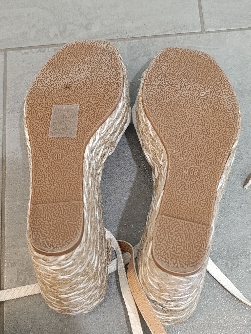 Chaussures femmes: Sommer Schuhe Gr 38 – Neuf (Voir description) à Domat/Ems par Lorand_ 2