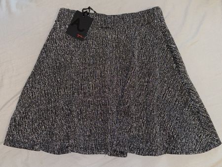 GLITZERROCK IN SCHWARZ-SILBER