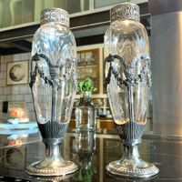 JUGENDSTIL 2 KAMINVASE ZINKGUSS VERSILBERT BLEIKRISTALL FRAN