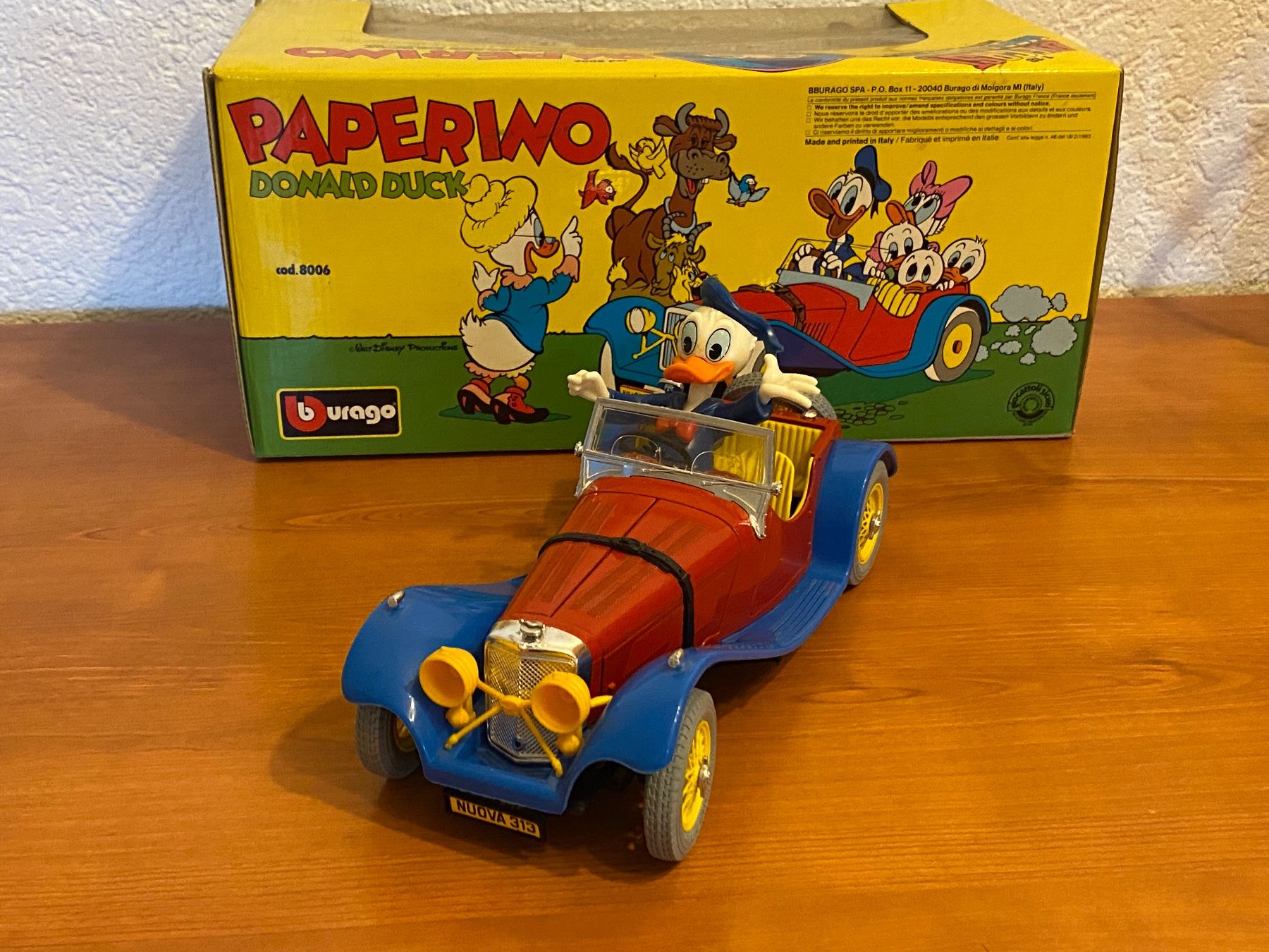 Bburago Modellini d'auto: Burago  Jaguar Paperino Donald Duck  1/18 – Usato da Bonfol venduto da zagato43e