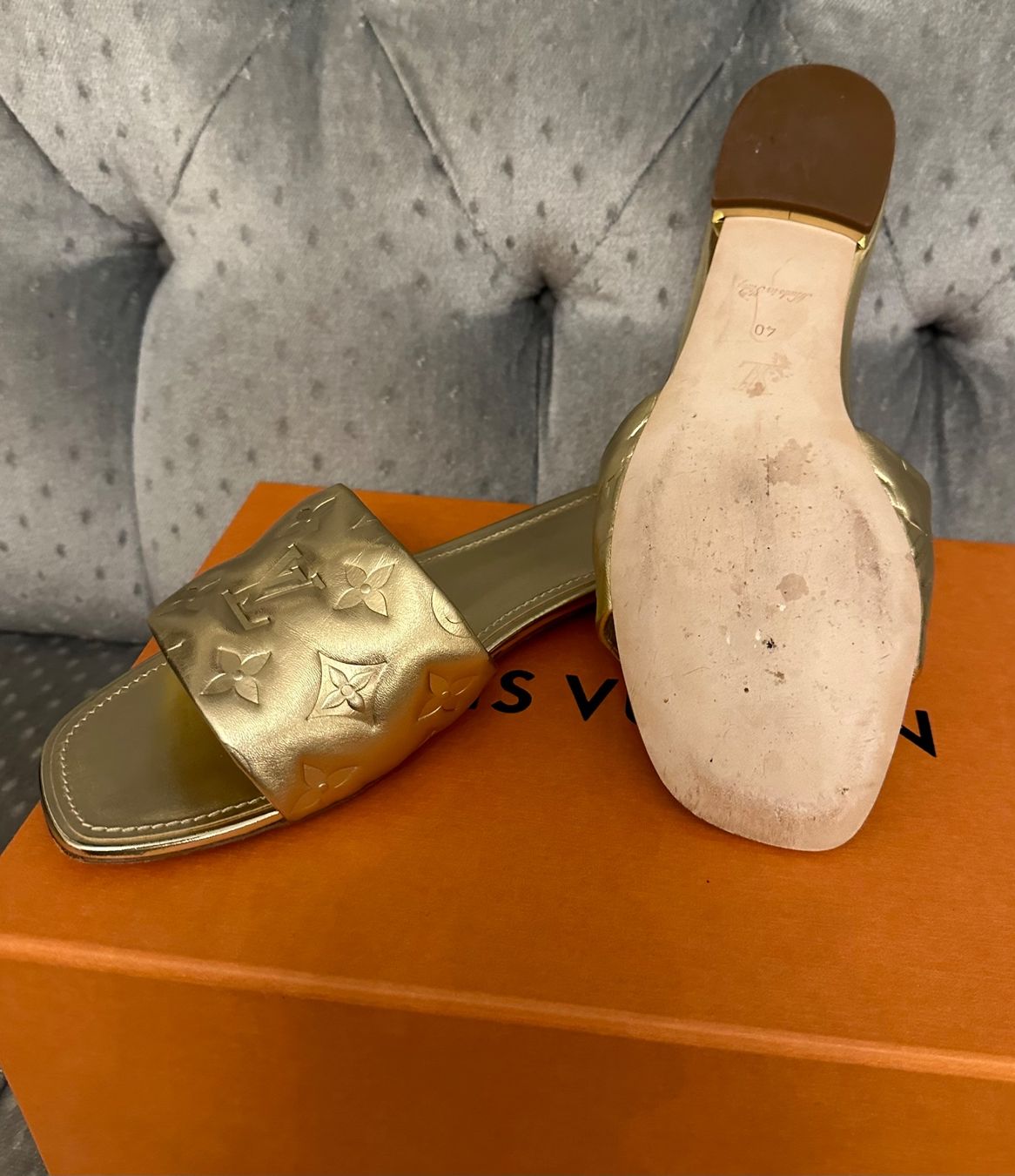 Louis Vuitton Scarpe da donna: Louis Vuitton Sandalen Gold Gr. 40 – Usato da Basel venduto da Blausara707 5