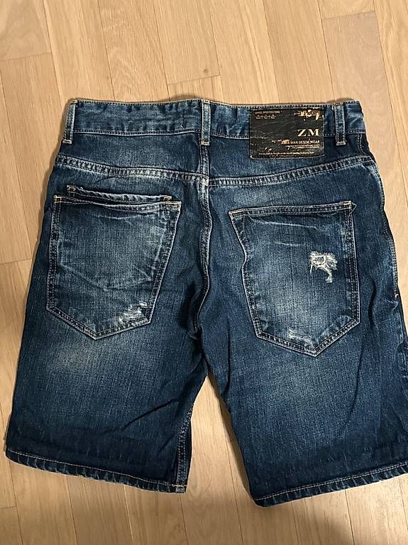 Zara Jeans: Zara Men Shorts – Usato da Zürich venduto da nik_tw2j 2