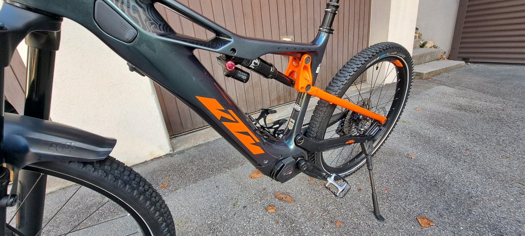 KTM Biciclette: KTM Macina Kapoho Master Fully Carbon E-Bike Shimano XT Bosc – Usato da Oberägeri venduto da 455 9