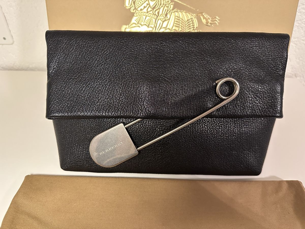 Burberry Sacs femmes: Burberry Pin Clutch – Neuf (Voir description) à Meiringen par sabti